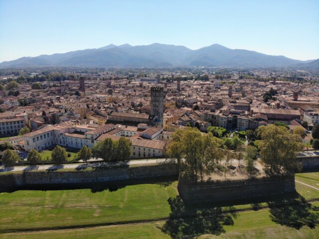 Dronebeelden stadsmuren Lucca