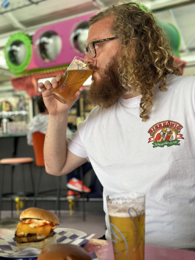 Bierkoning JP eet The Beef Chief bij Oedipus Brouwerij