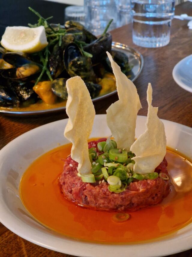 Steak Tartare (en mosselen) bij De Tros