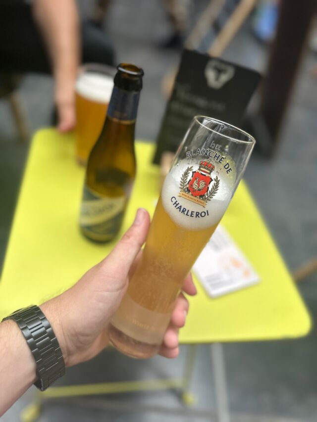 Terras met blondbier in Charleroi