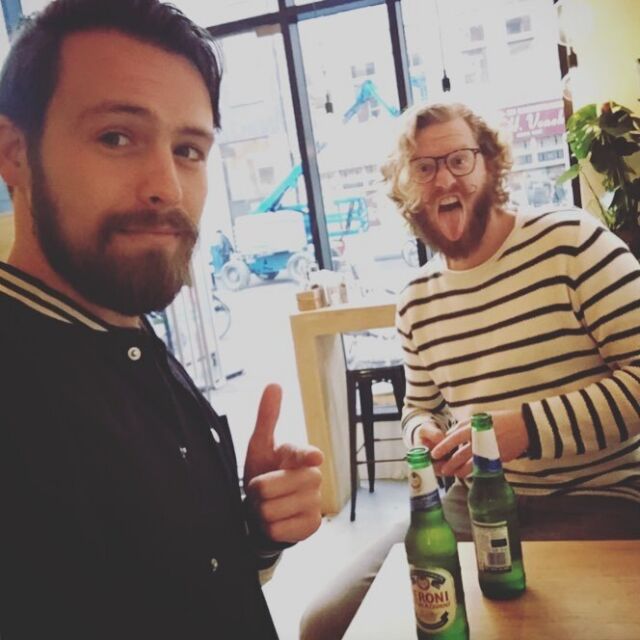 Steven en JP Sugo Pizza en Peroni