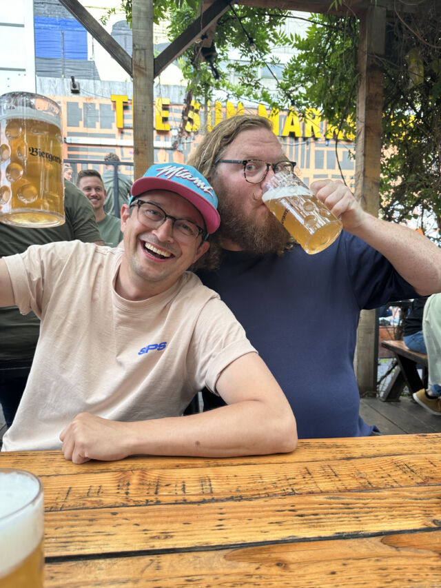 Gigaglazen bij de Biergarten
